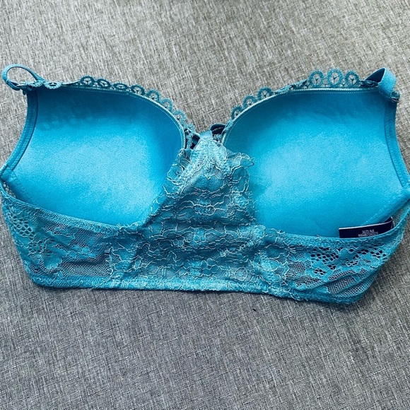 Victoria’s Secret Very Sexy Push-Up Bra - Picture 2 of 3
